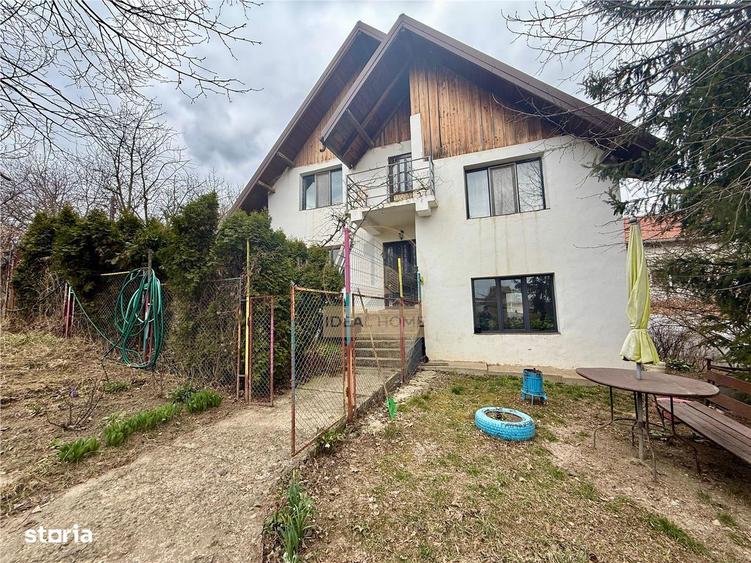 Casă cu 4 camere cu Teren 1481 Mp în Central