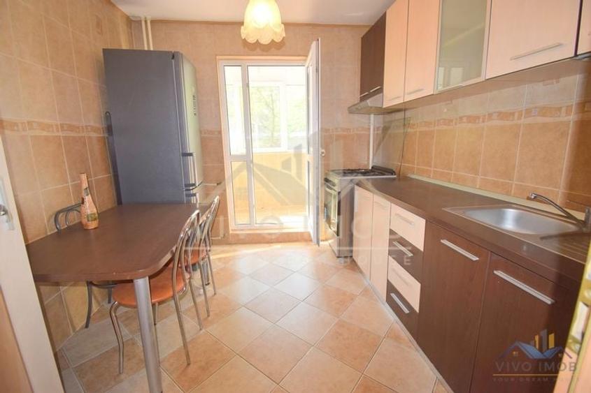 Apartament cu 3 camere semidecomandat în Titan