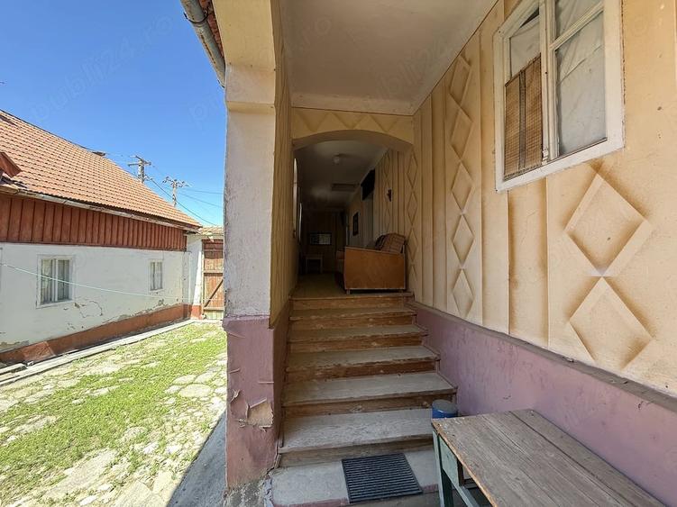 Casă cu 4 camere cu Teren 400 Mp în Poiana Sibiului