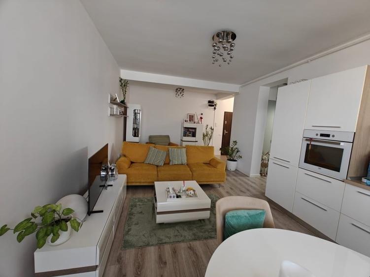 Apartament cu 3 camere decomandat, mobilat în Tomis Nord