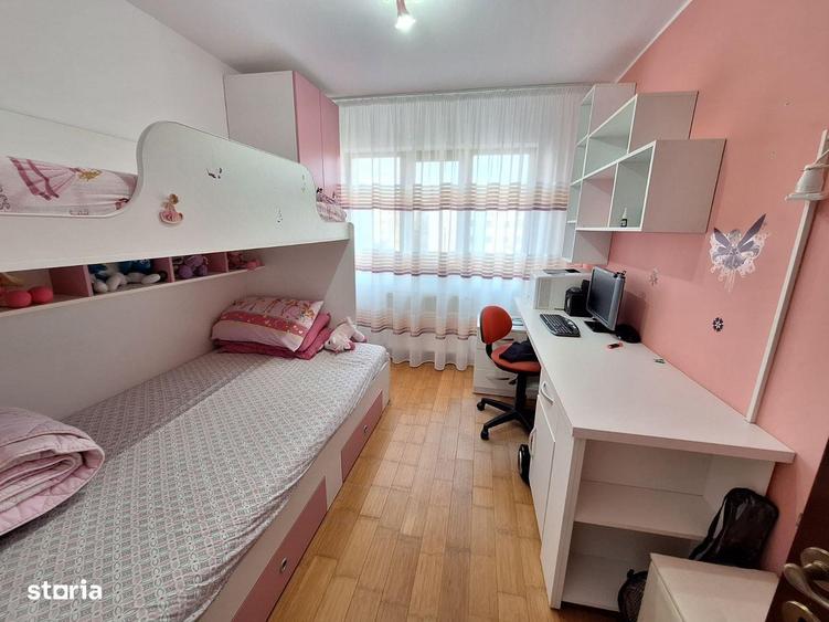 Apartament 3 camere renovat,mobilat,etaj 3,Zona Cora - 7