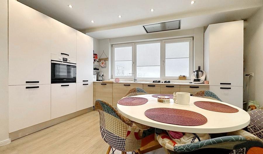 Apartament cu 3 camere semidecomandat, mobilat în Gării