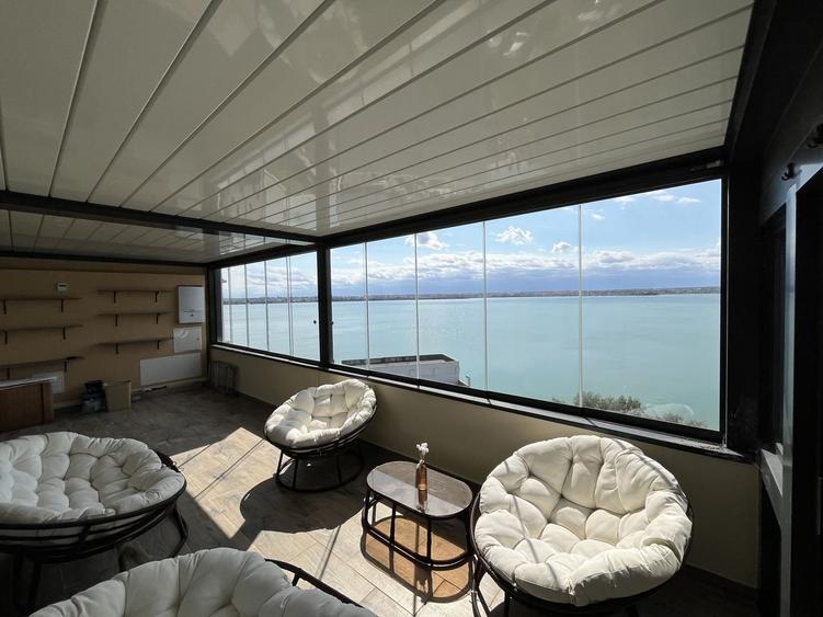 Penthouse cu 6 camere decomandat, mobilat în Central