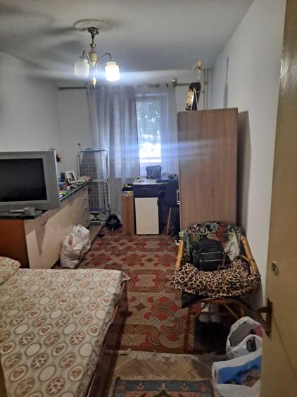 Apartament cu 3 camere decomandat în Exterior Vest