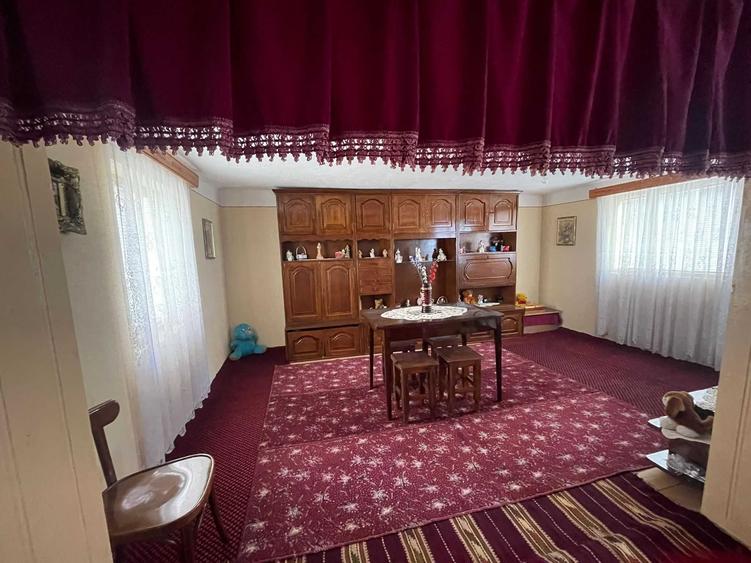 Casă cu 4 camere în Domnești