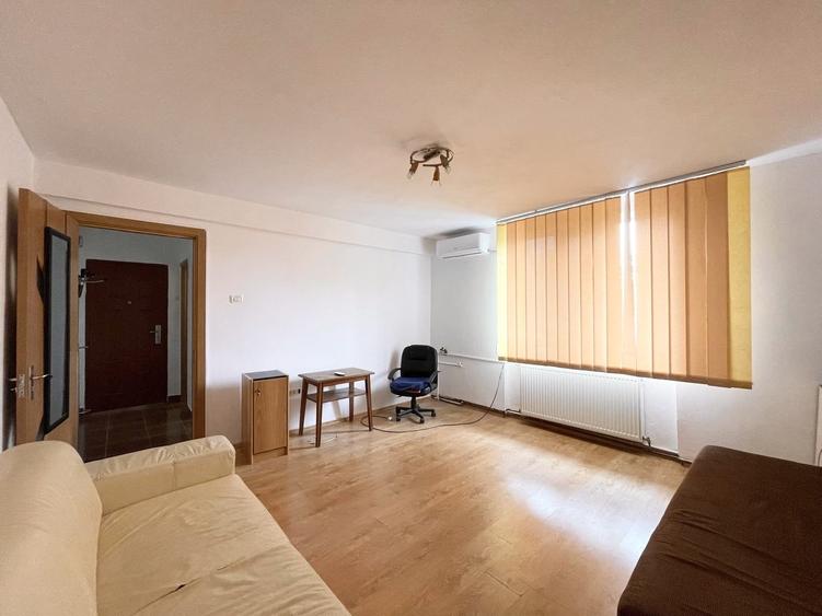 Apartament cu 2 camere semidecomandat, mobilat în Complex Studențesc