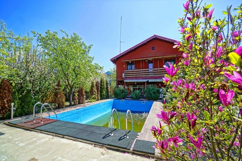 Casă individuală cu 22 camere cu Piscina în Bălteni