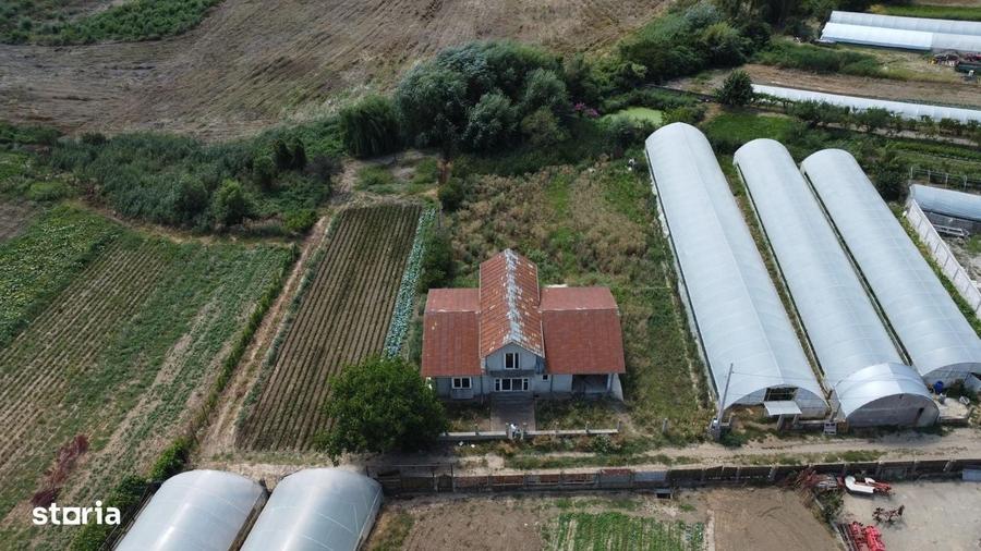 Casă cu 4 camere în Băleni