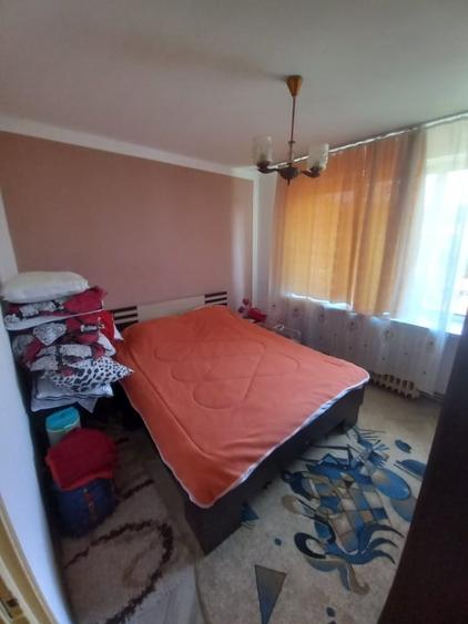 Apartament cu 3 camere decomandat, mobilat în Săsar