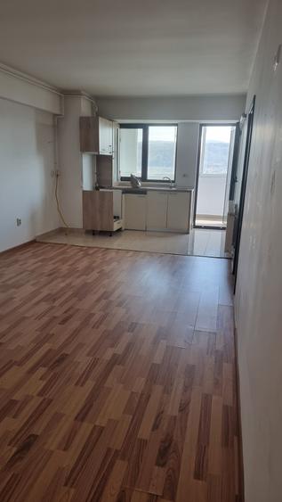 Apartament cu 3 camere decomandat în Libertății