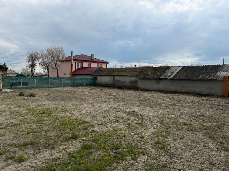 Casă cu 4 camere în Scorțaru Vechi