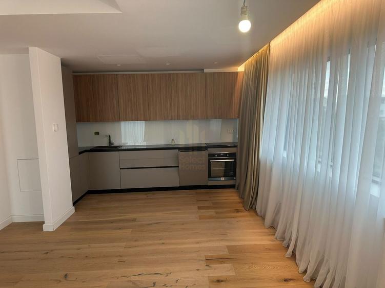 Apartament cu 4 camere semidecomandat, mobilat în Eminescu