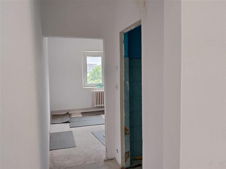Apartament cu 3 camere semidecomandat în Dacia