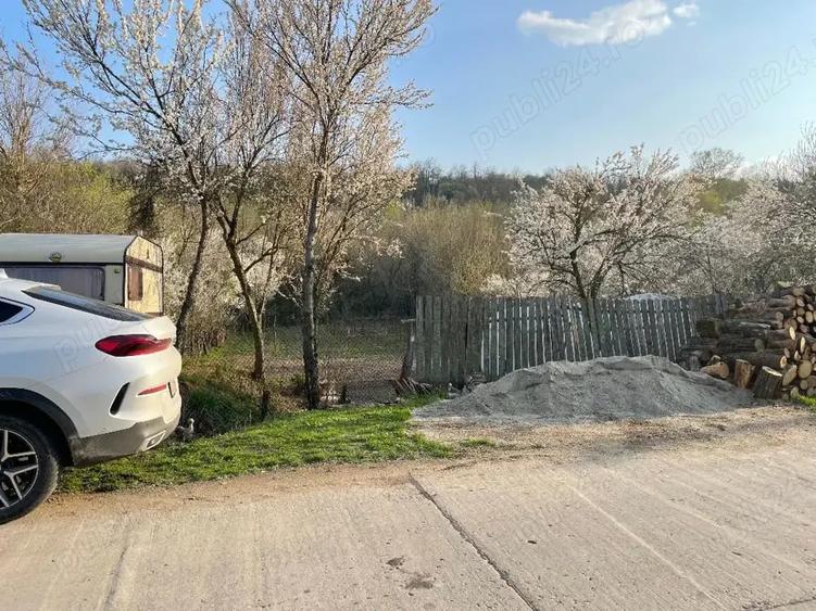 Teren de 1323 mp, în Vârvor