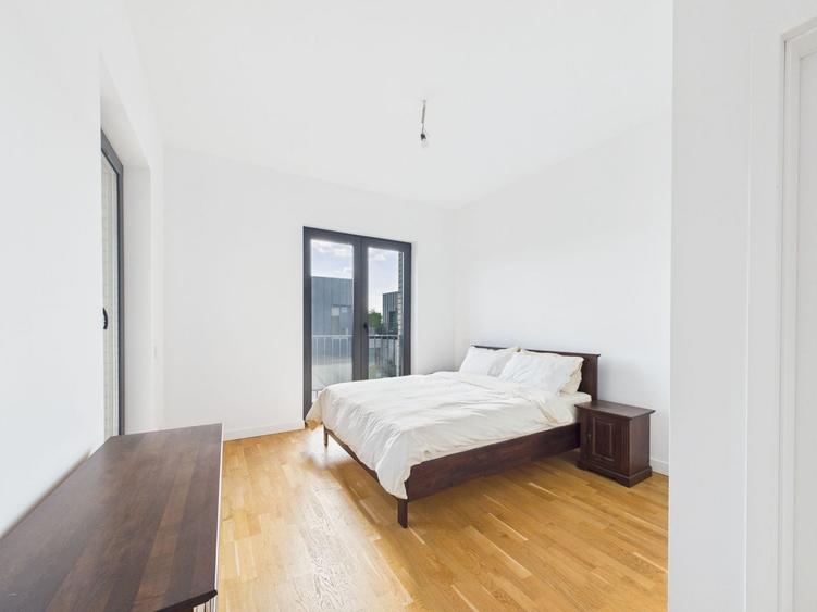 Apartament cu 4 camere semidecomandat în Central