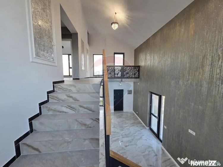 Casă cu 4 camere cu Teren 310 Mp în Vânători