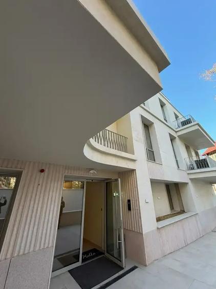 Apartament cu 3 camere semidecomandat în Armeneasca