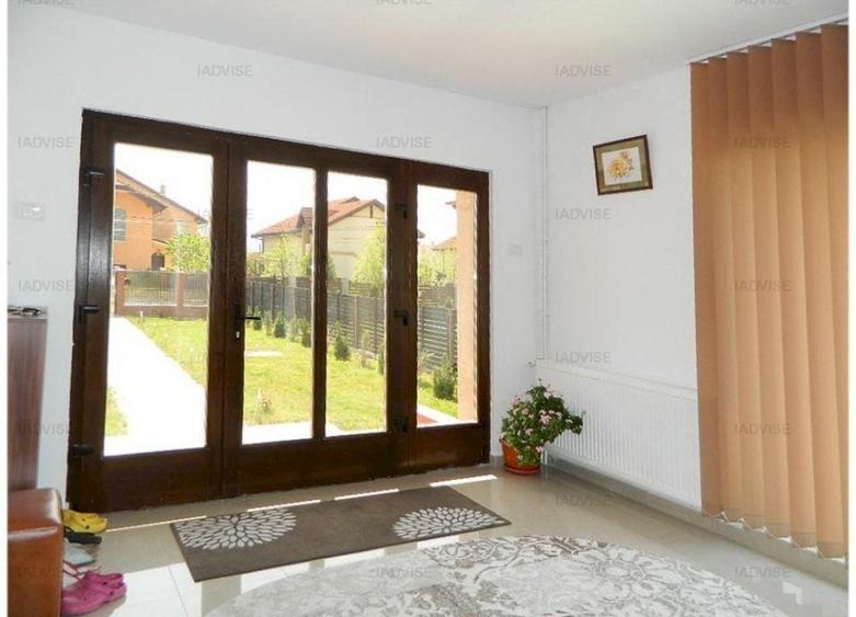 Casă individuală cu 5 camere cu Canalizare în Hărman