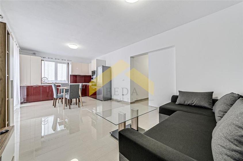 Penthouse cu 3 camere decomandat, mobilat în Bujac