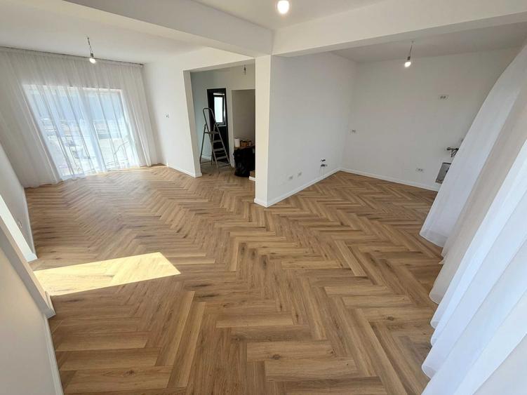Casă cu 4 camere decomandat în Bucium