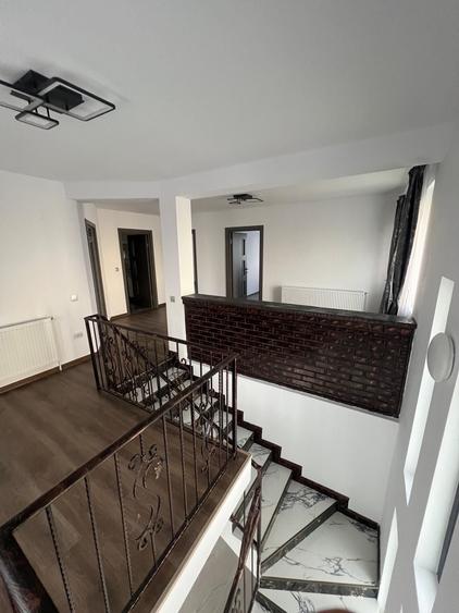 Casă cu 4 camere în Dobreni
