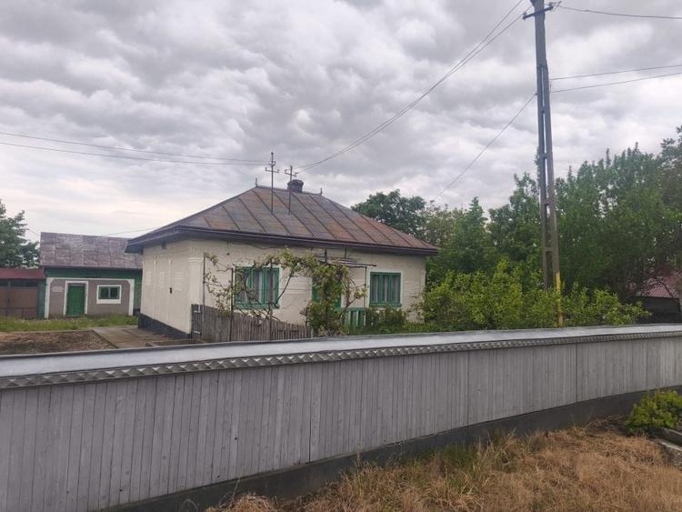 Casă individuală cu 2 camere cu Garaj în Grămești