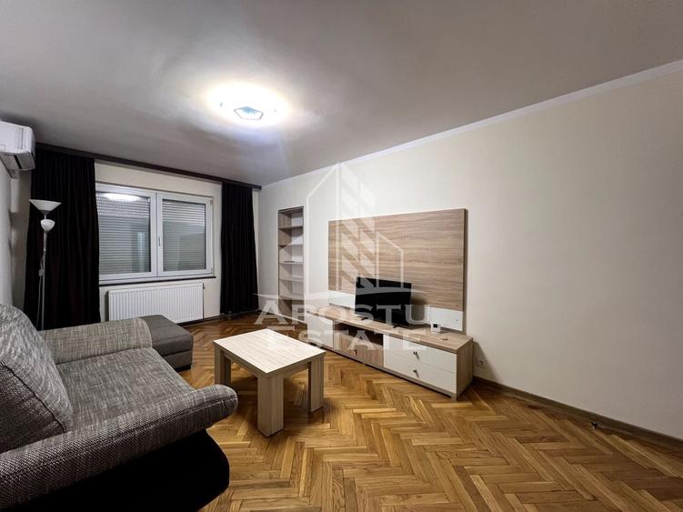 Apartament cu 4 camere decomandat, mobilat în Olimpia-Stadion