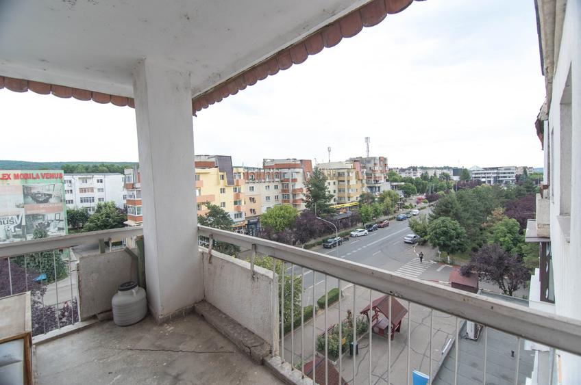Apartament cu 3 camere decomandat în Mioveni