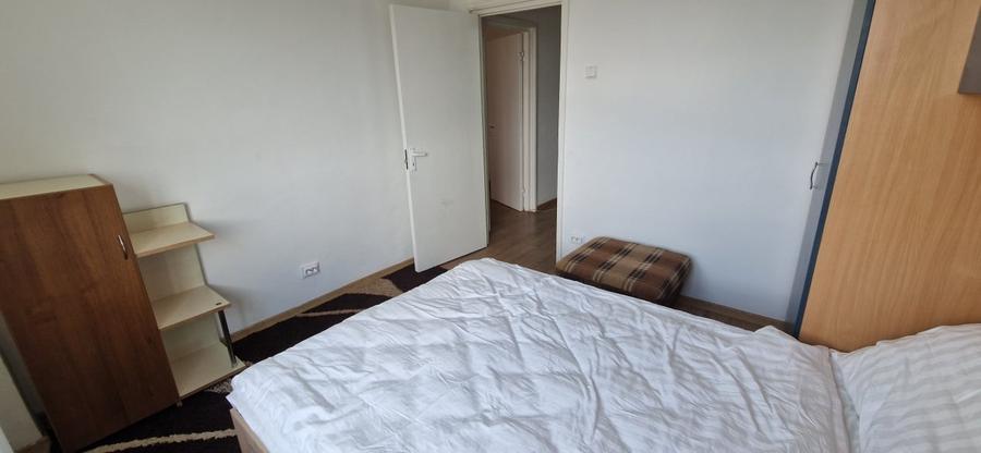 Apartament cu 3 camere semidecomandat, mobilat în Gării