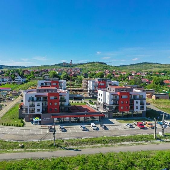Apartament cu 3 camere decomandat în Livezeni