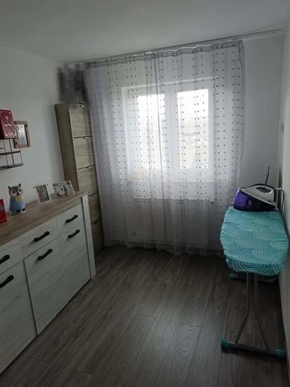Apartament cu 4 camere semidecomandat în Central
