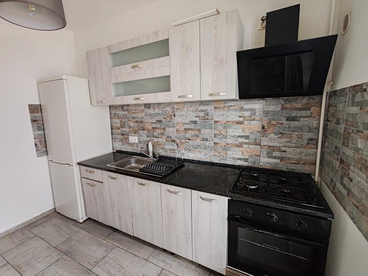 Apartament 2 camere liber la vanzare zona Coresi - 6