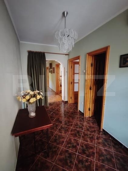 Casă individuală cu 10 camere cu Canalizare în Central
