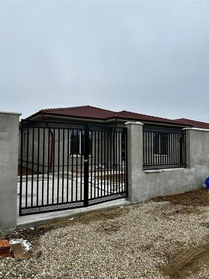 Casă individuală cu 3 camere decomandat cu Canalizare în Săldăbagiu de Munte