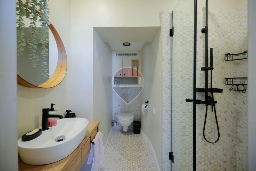 Apartament cu 4 camere semidecomandat, mobilat în Ultracentral