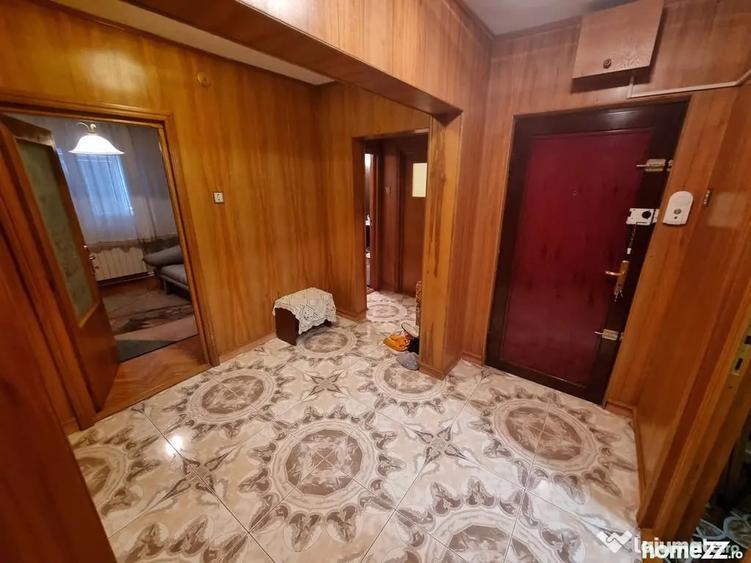 Apartament cu 4 camere decomandat în Faleza Nord