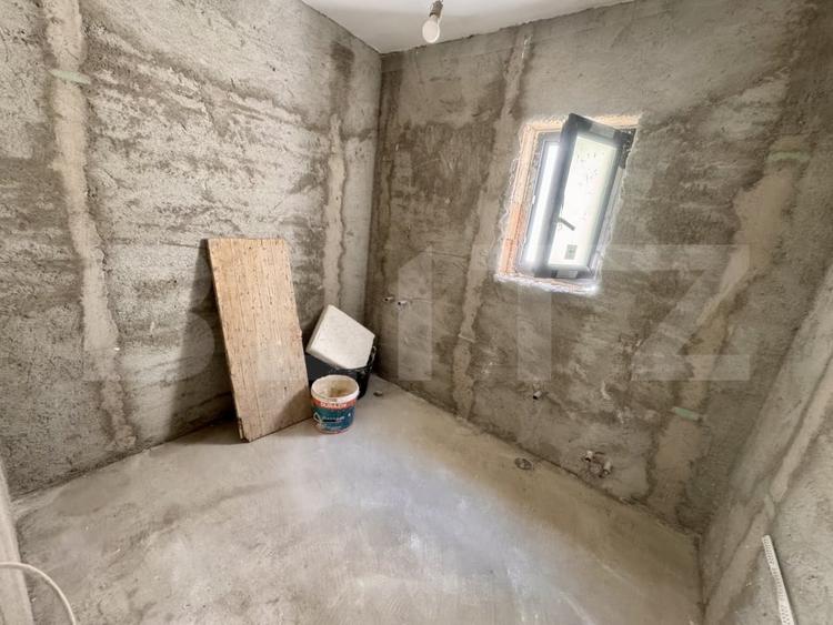 Casă individuală cu 4 camere cu Canalizare în Exterior Est