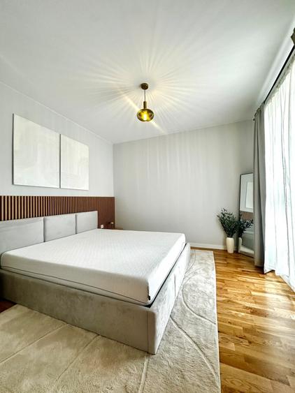 Apartament cu 3 camere semidecomandat, mobilat în Băneasa