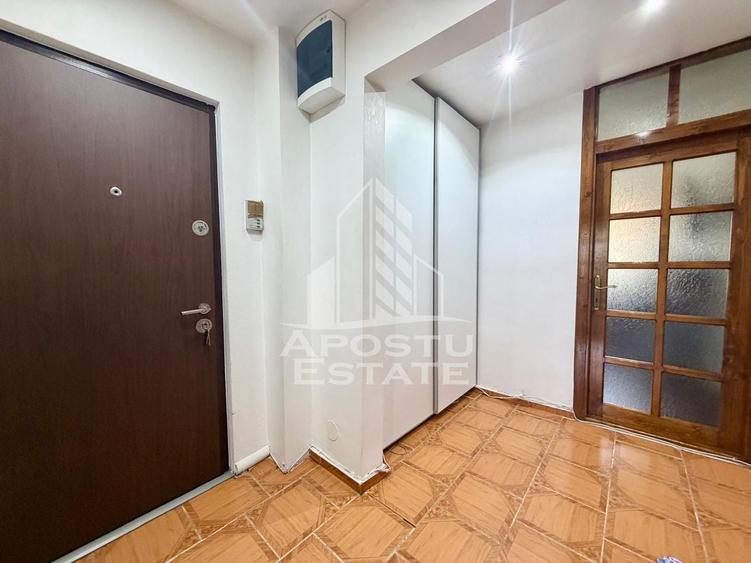 Apartament cu 3 camere decomandat, mobilat în Lipovei