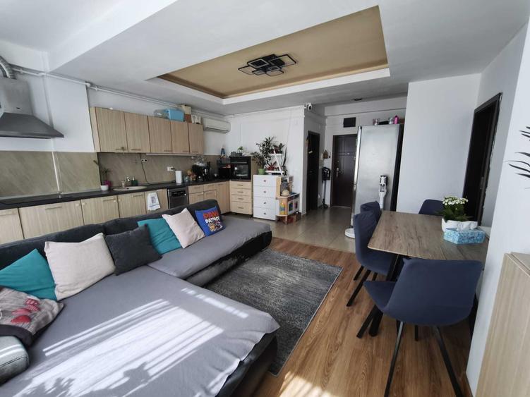 Apartament cu 3 camere decomandat în Fratelia