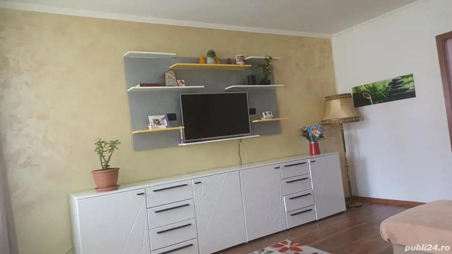 Apartament cu 4 camere în Drăgășani