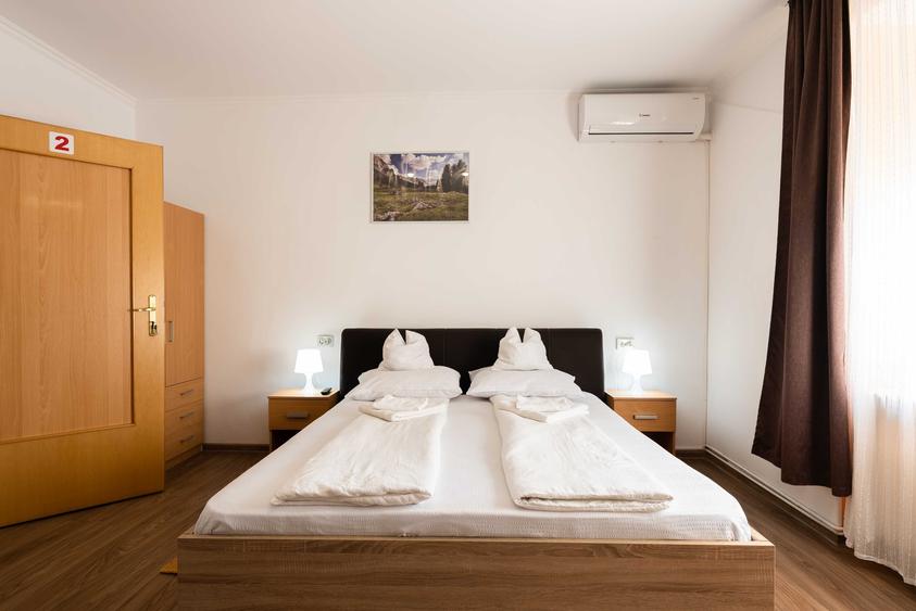 Casă cu 4 camere cu Teren 219 Mp în Central