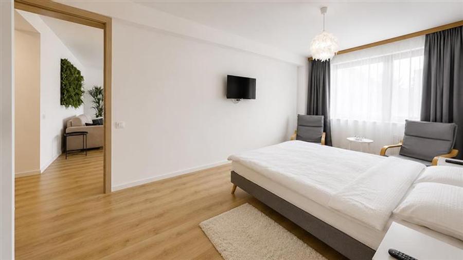 Apartament cu 2 camere decomandat în Tractorul