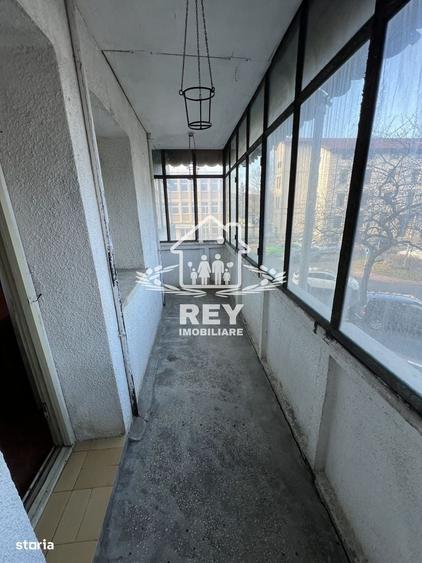 Apartament cu 4 camere decomandat în Tineretului