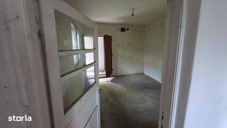 Casă cu 6 camere cu Teren 1444 Mp în Central