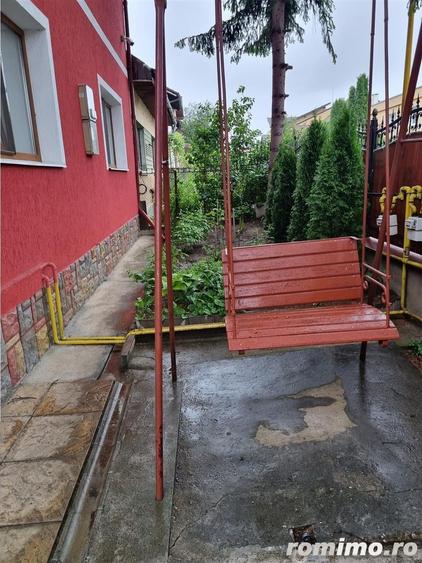 Apartament cu 3 camere, mobilat în Florilor