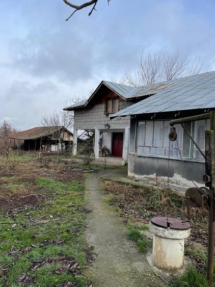 Casă cu 6 camere cu Teren 2500 Mp în Central