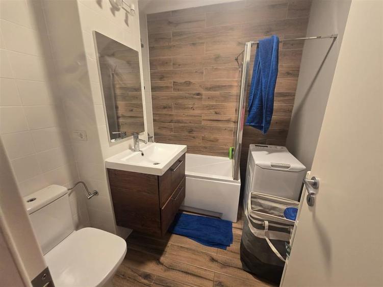 Apartament cu 2 camere decomandat, mobilat în Central