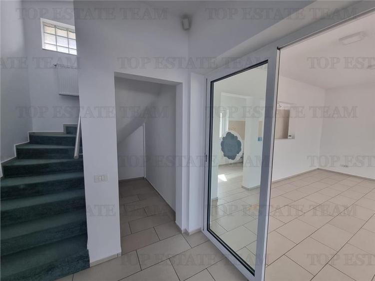 Casă individuală cu 5 camere cu Teren 250 Mp în Odăi