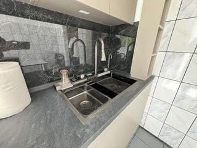 Apartament cu 3 camere decomandat în Vitan